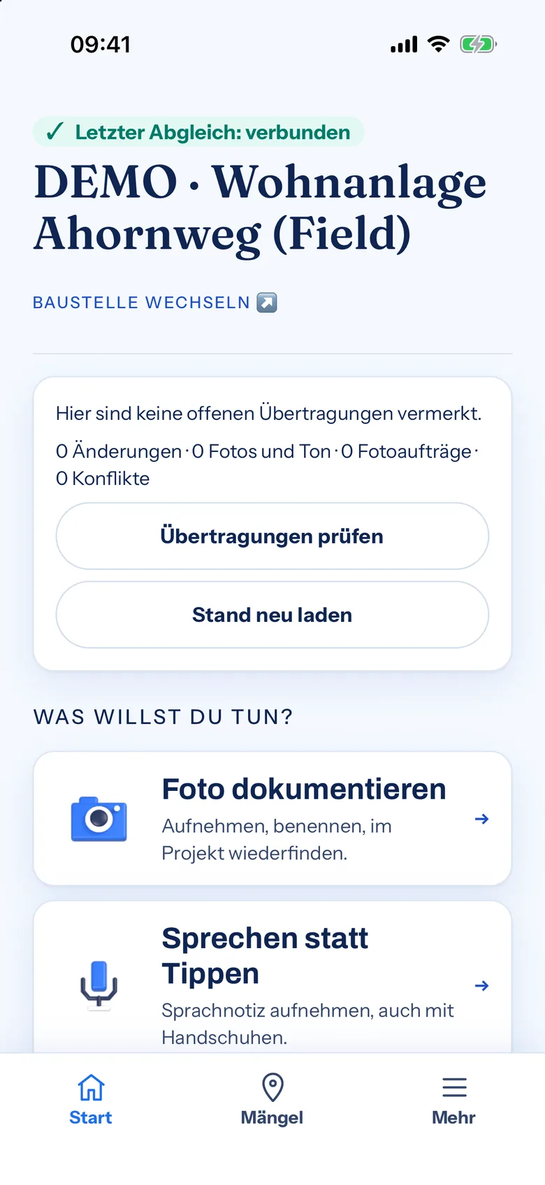 Startseite der Gewerkton-App auf dem iPhone mit Vorführprojekt: „Letzter Abgleich: verbunden“, Übertragungsstand ohne offene Vorgänge und die Wege „Foto dokumentieren“ und „Sprechen statt Tippen“